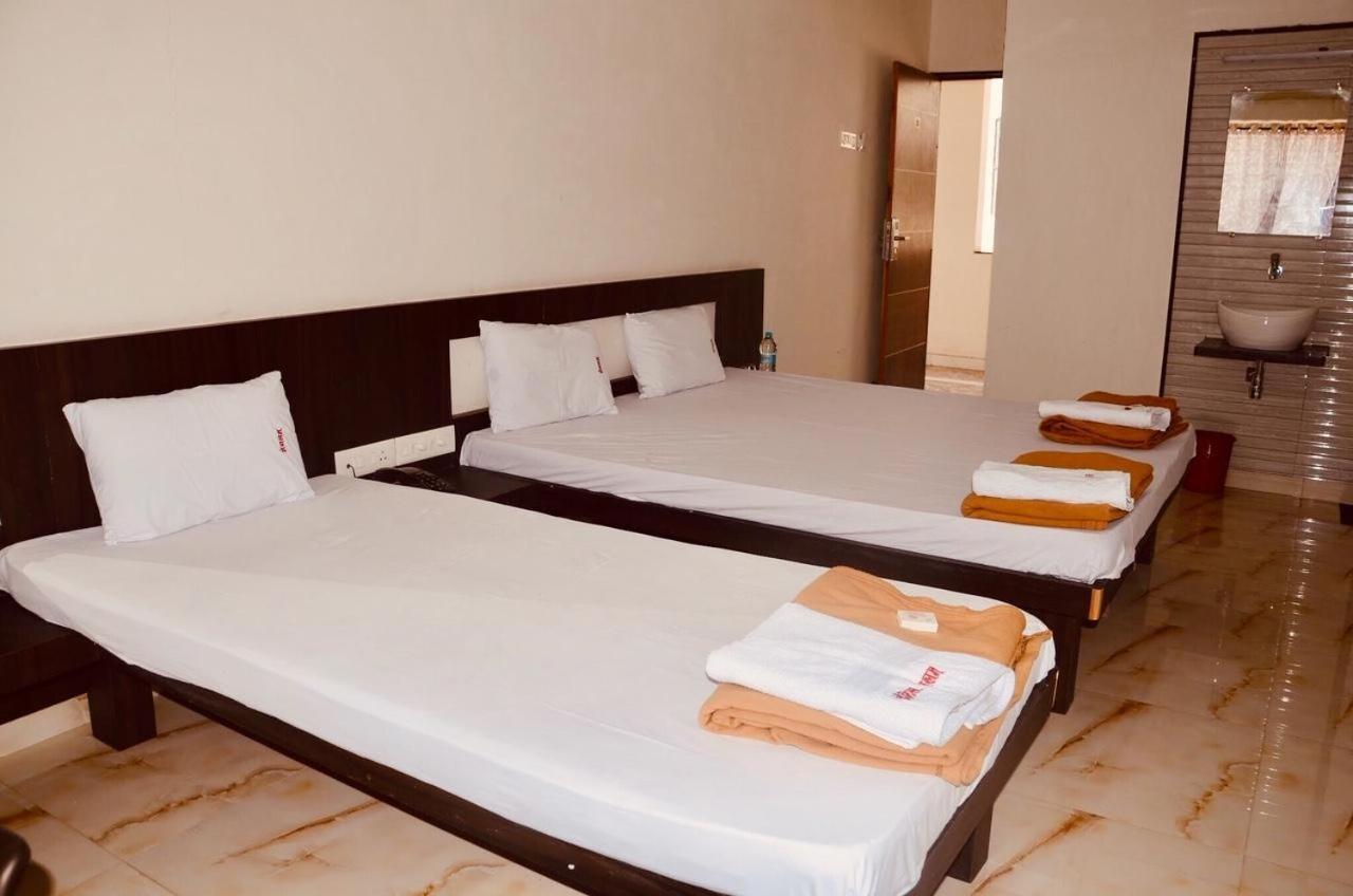 Hotel Mangalam Kurandvad Exterior photo