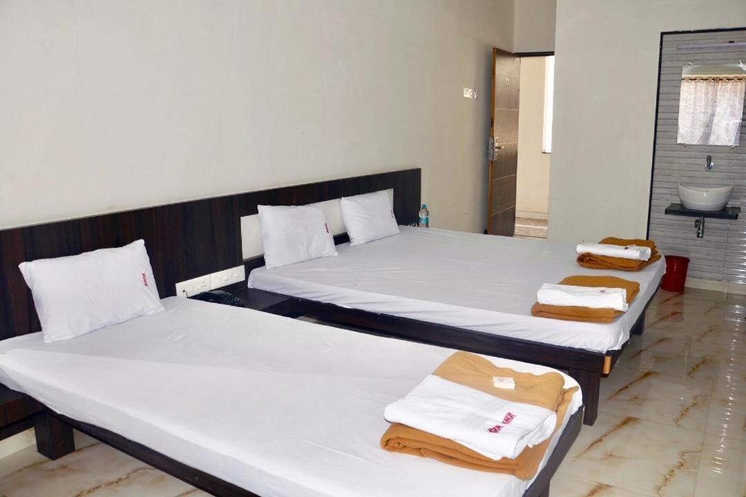 Hotel Mangalam Kurandvad Exterior photo