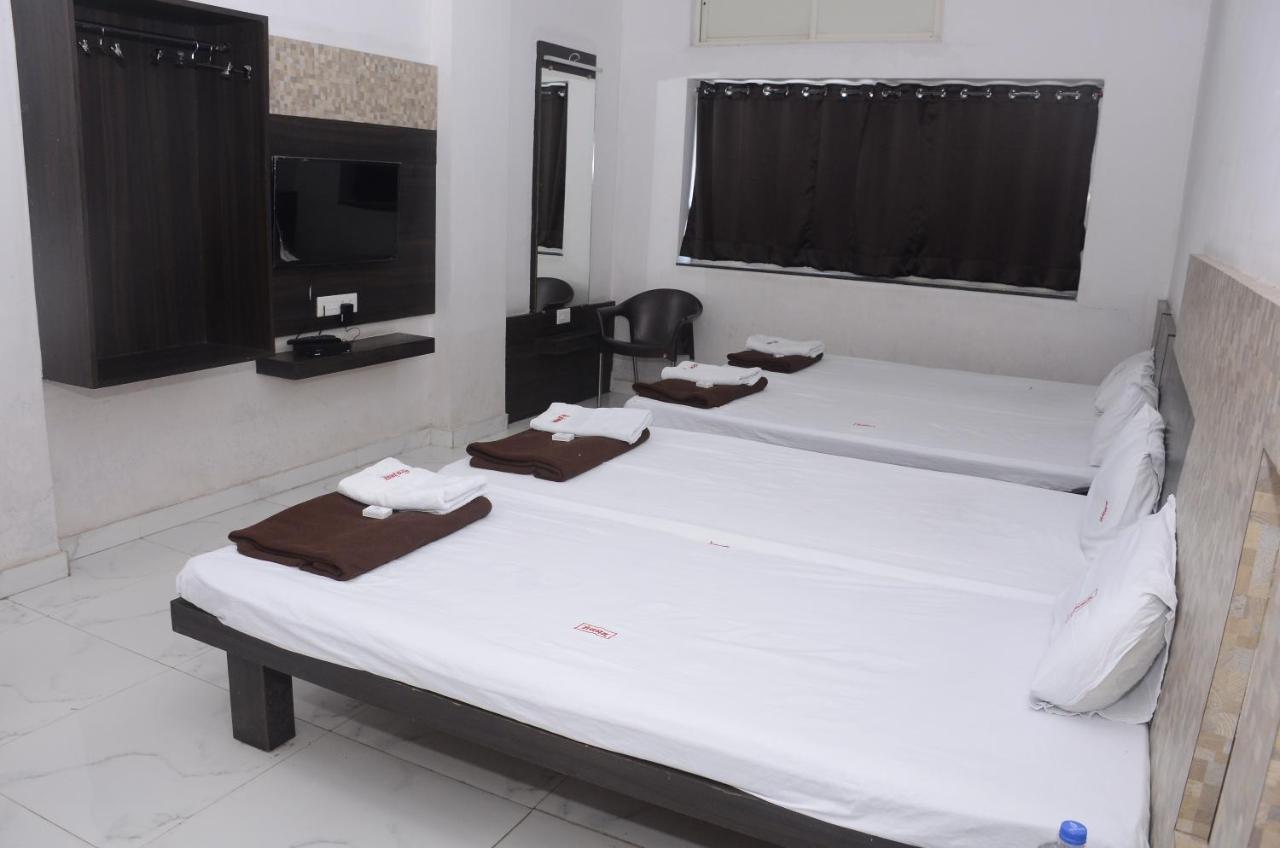 Hotel Mangalam Kurandvad Exterior photo