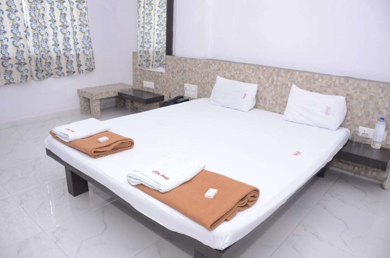Hotel Mangalam Kurandvad Exterior photo