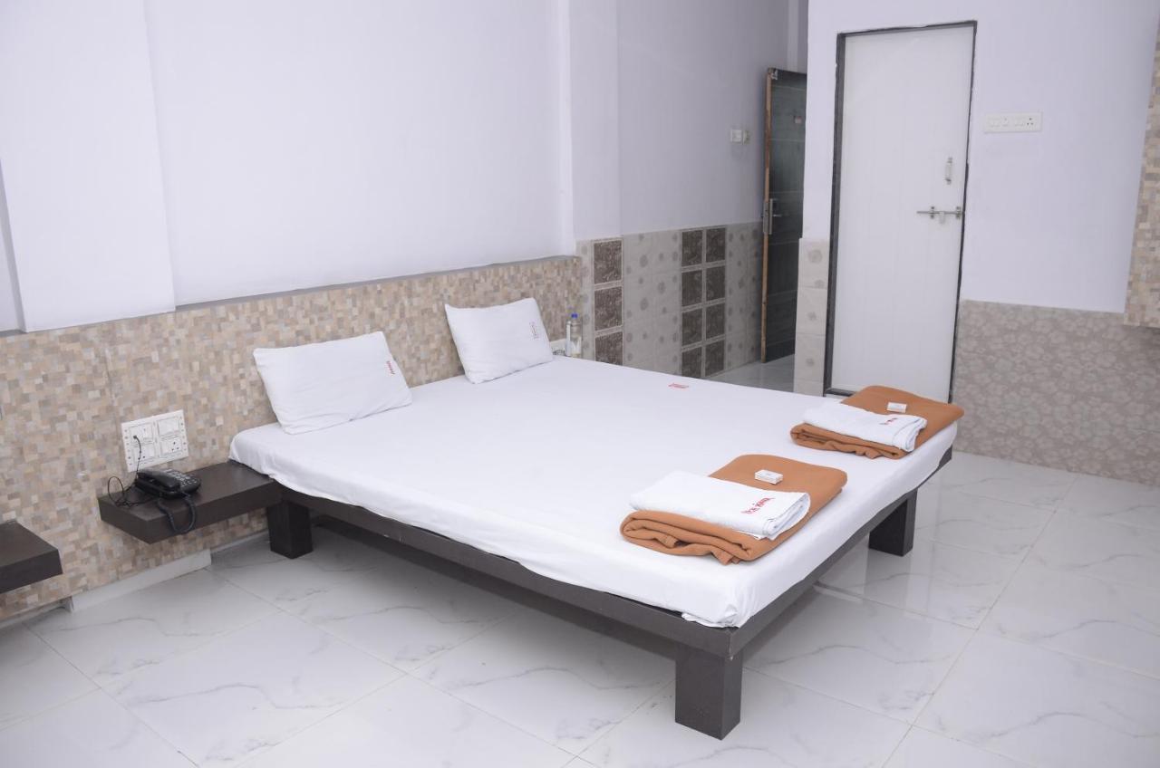 Hotel Mangalam Kurandvad Exterior photo