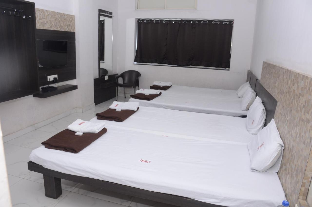 Hotel Mangalam Kurandvad Exterior photo